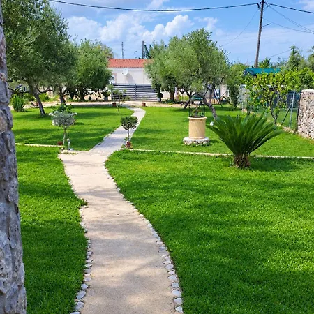 Olive Village פאטרה